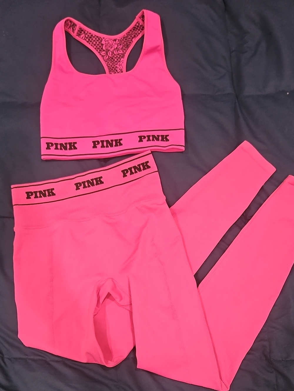 ⭐️VS PINK HOT PINK SEAMLESS MATCHING SET SZ XS-S⭐️